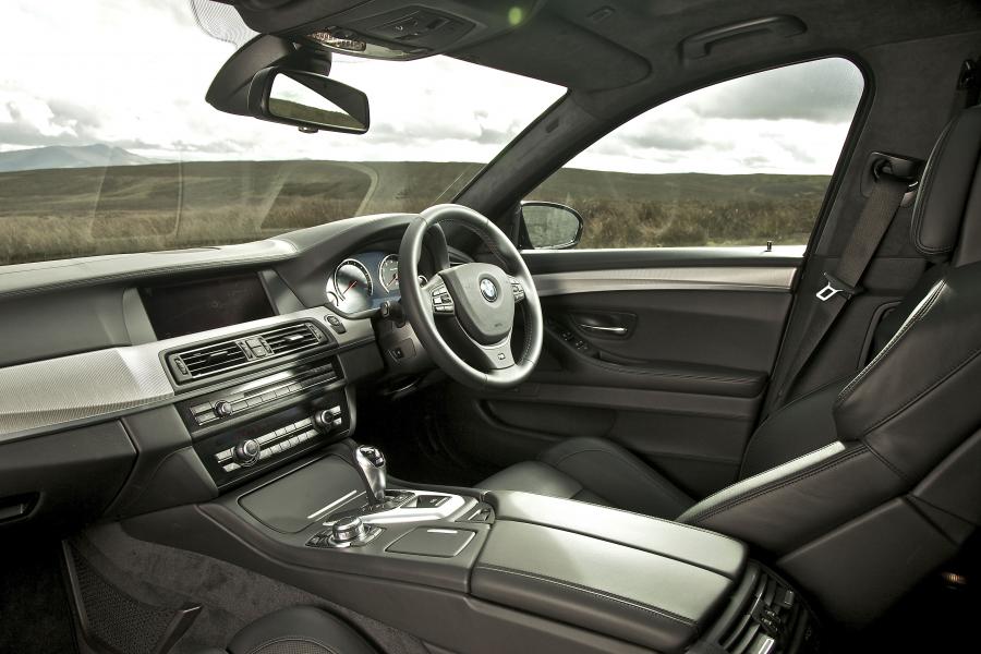  BMW M5 2011 года  (UK) (фото 10 из 36)